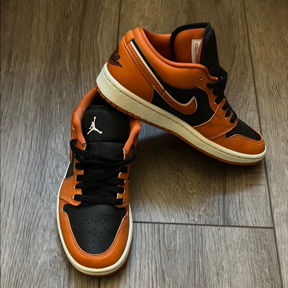 Jordan woman’s Black and Orange Sneakers